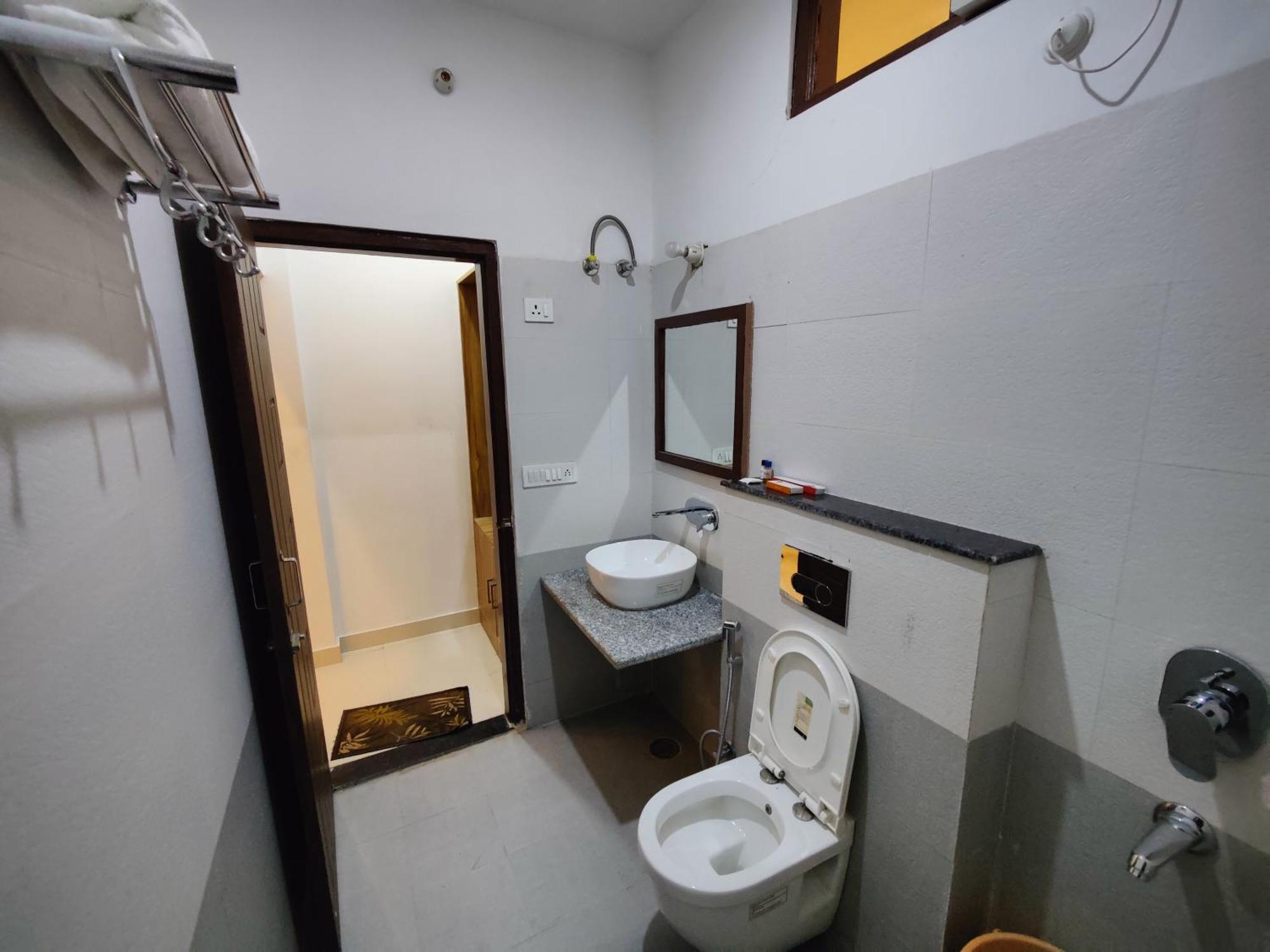 Alaknanda Motel & Restaurant Rudraprayāg Eksteriør bilde